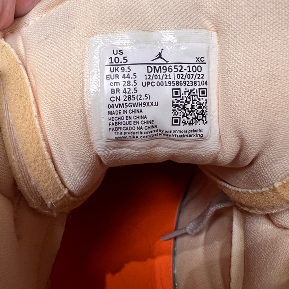 Air Jordan 1 Mid SE ‘Inside Out’ - Picture 6 of 8